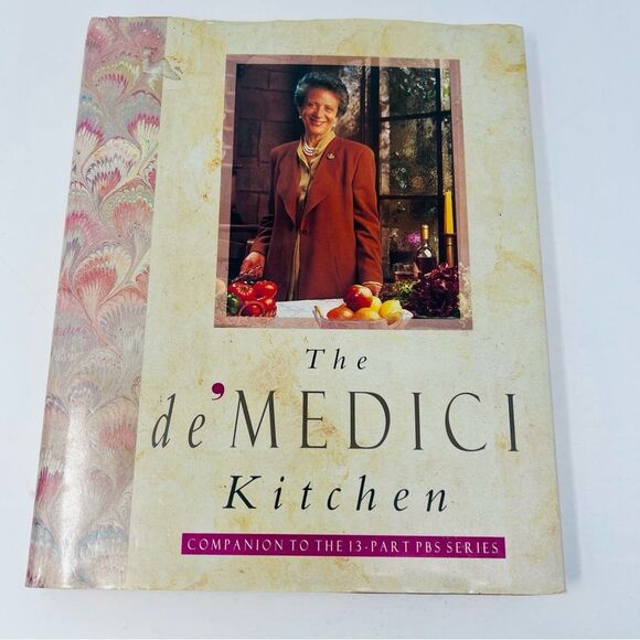 The de’ Medici Kitchen Cookbook - Picture 1 of 10
